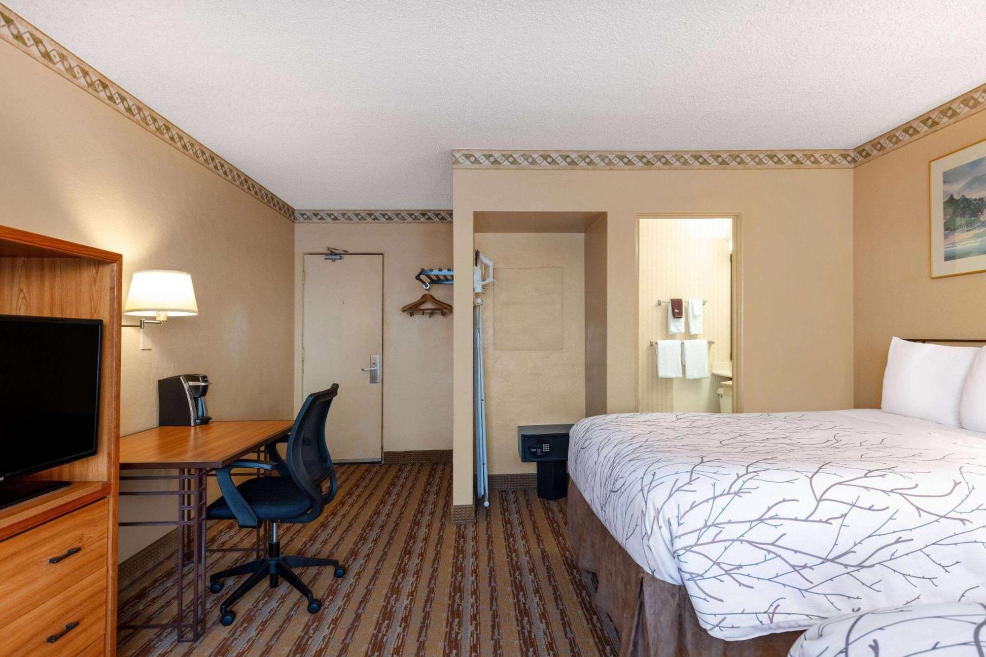 Travelodge By Wyndham Seattle By The Space Needle Екстериор снимка